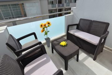 Terraza apartamento vistas a la piscina